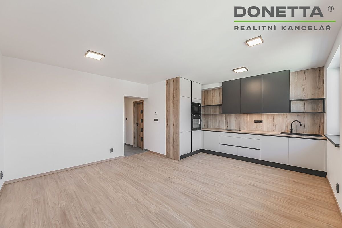 Pronájem bytu 2+kk 52 m² – fotografie 3