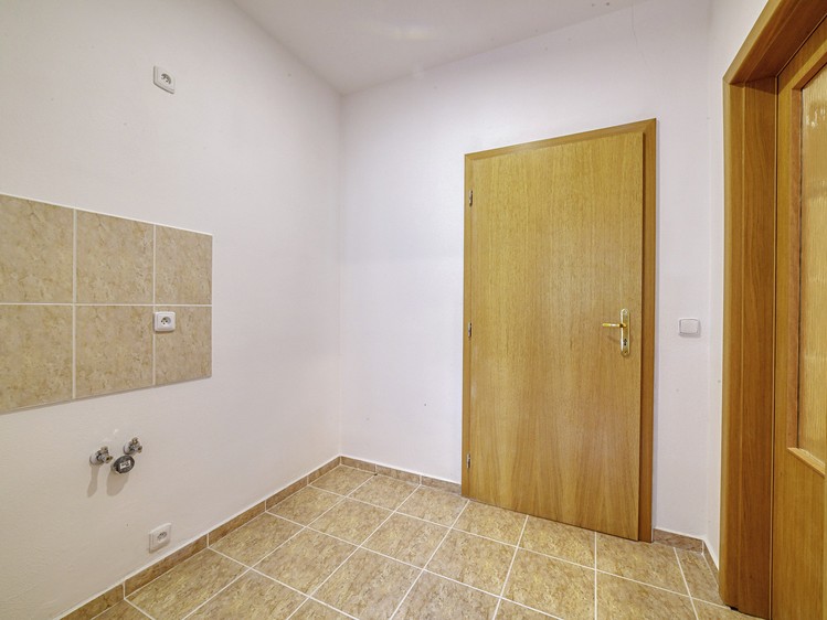 Комерційне приміщення на продаж, 899 м² (44 з 100)