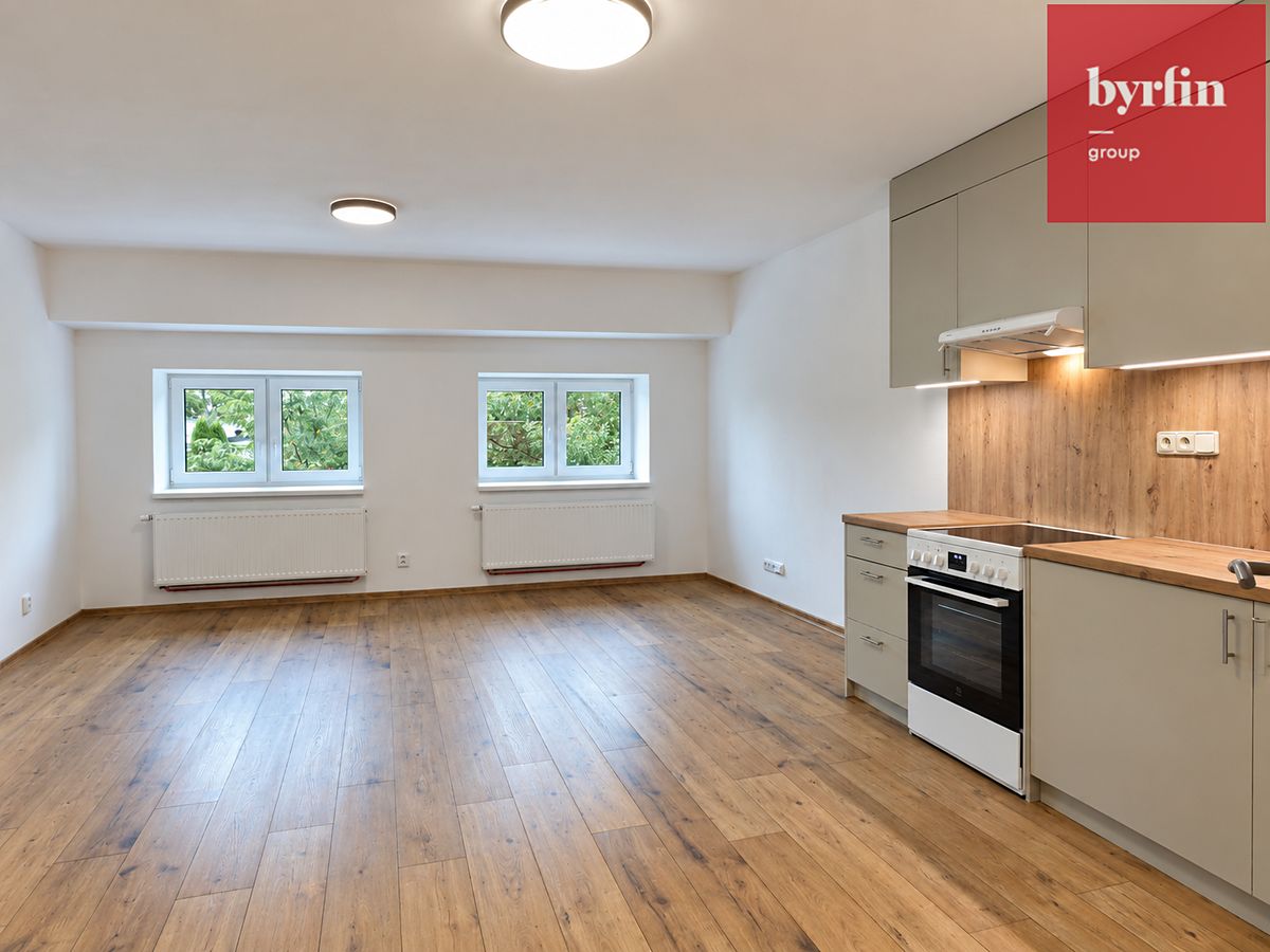 Pronájem bytu 1+kk 38 m² – fotografie 2