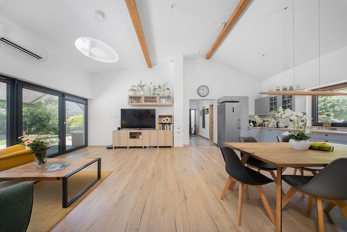 Prodej rodinného domu 105 m², pozemek 542 m² – fotografie 2