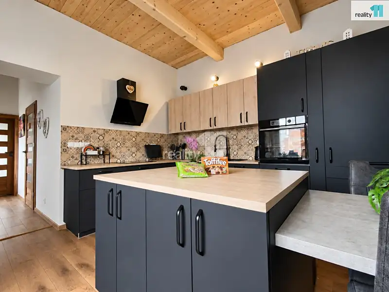 Prodej rodinného domu 114 m², pozemek 1800 m², Vinary – náhled fotky 3