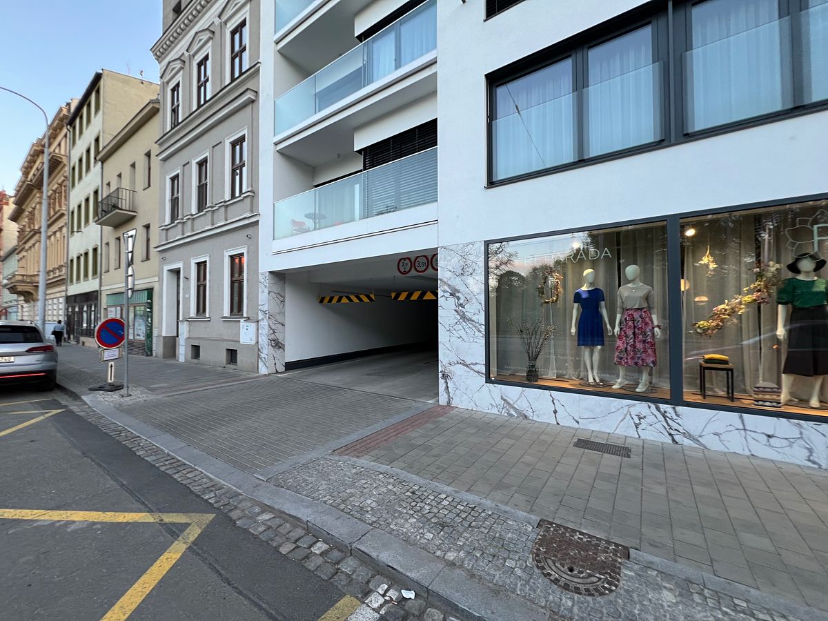 Pronájem garážového stání 13 m² – fotografie 3