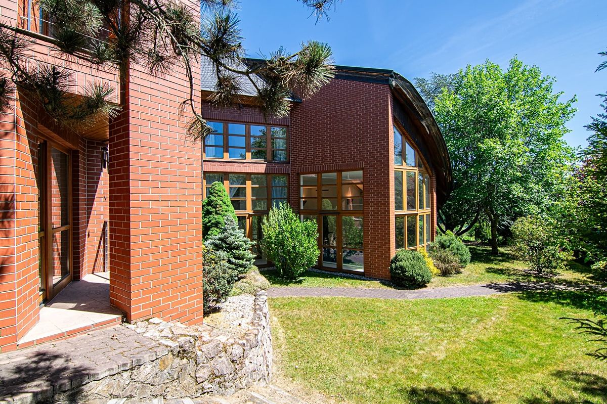 Prodej vily 560 m², pozemek 2497 m² – fotografie 2