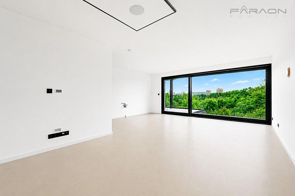 Prodej rodinného domu 304 m², pozemek 362 m² – fotografie 5