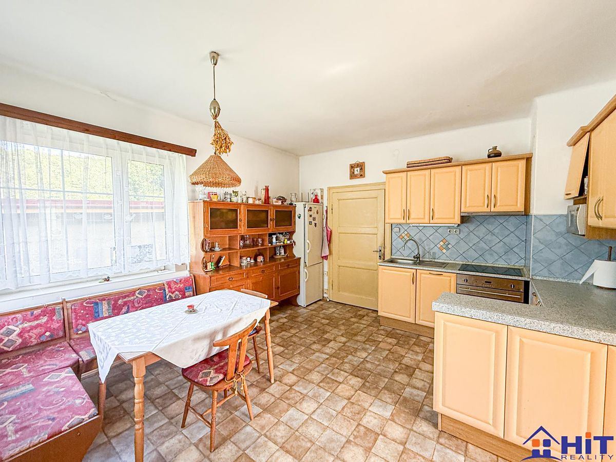 Prodej rodinného domu 200 m², pozemek 2251 m² – fotografie 5