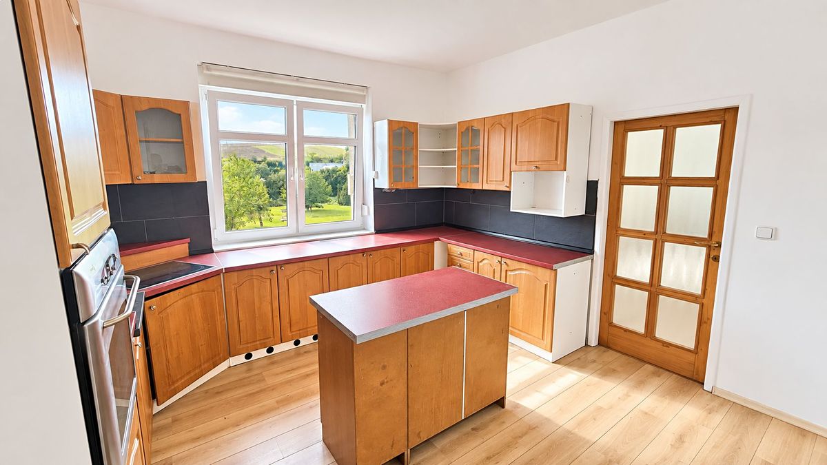 Pronájem bytu 5+1 126 m² – fotografie 2