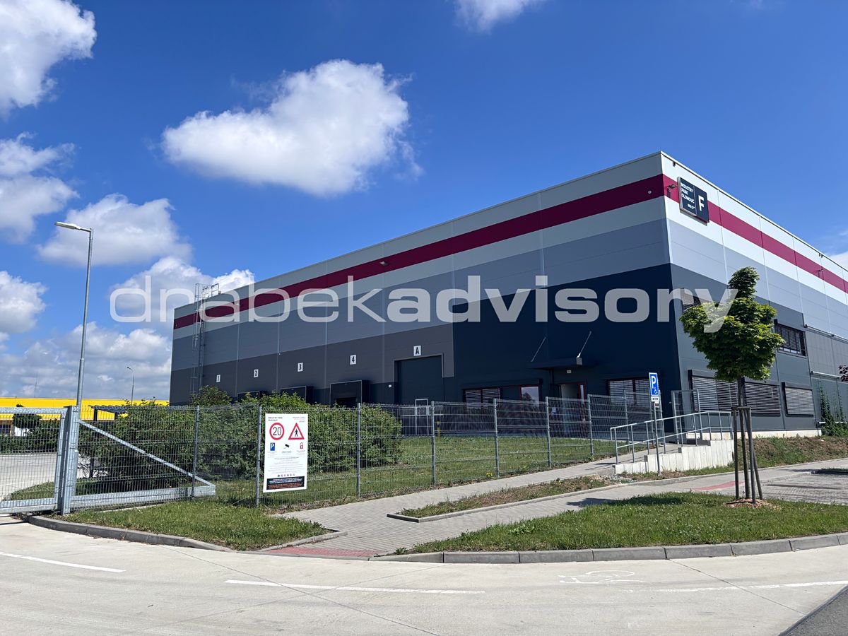 Pronájem skladového prostoru 4439 m²