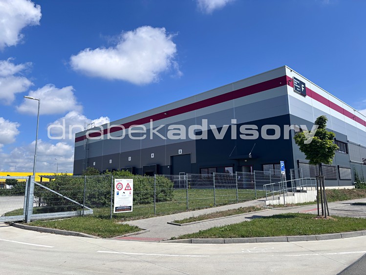 Комерційне приміщення в оренду, 4 439 м² (1 з 9)