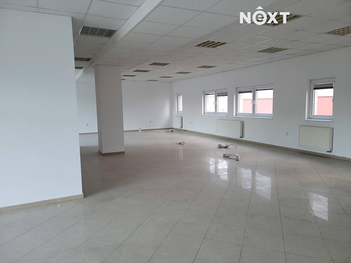 Pronájem obchodního prostoru 137 m² – fotografie 2