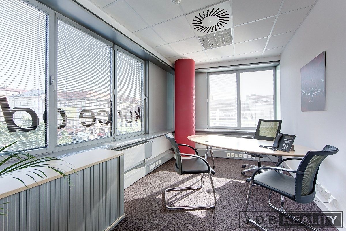 Pronájem kanceláře 230 m² – fotografie 3