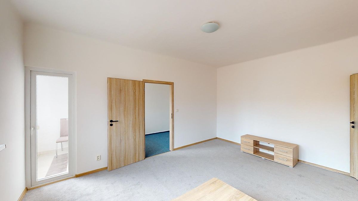 Pronájem bytu 2+1 48 m² – fotografie 2