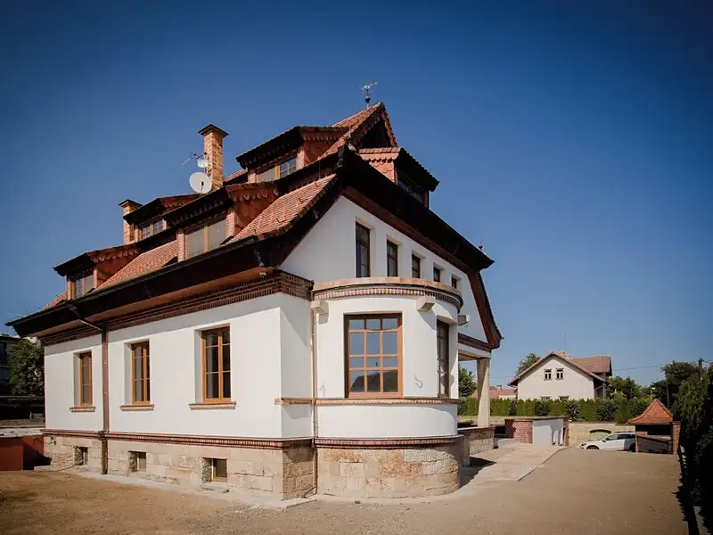 Prodej vícegeneračního domu 500 m², pozemek 3000 m², Solnice – náhled fotky 2