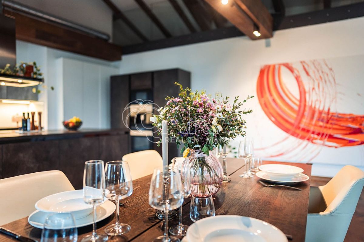 Pronájem bytu 5+kk 335 m² – fotografie 2