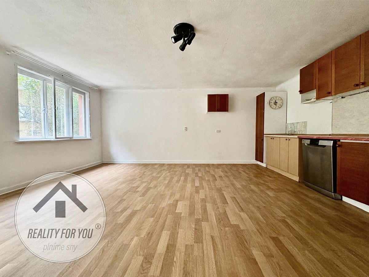 Prodej rodinného domu 220 m², pozemek 529 m² – fotografie 5