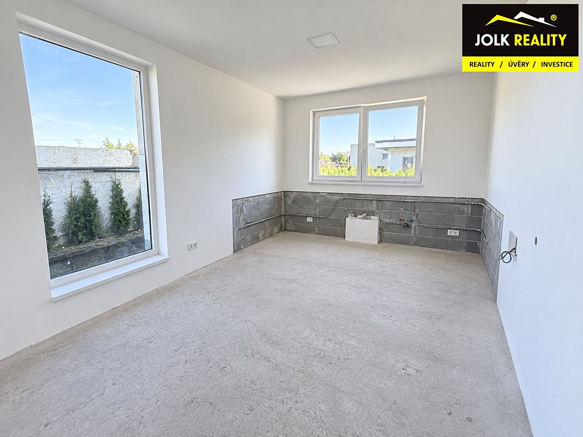 Pronájem bytu 2+kk 66 m² – fotografie 2