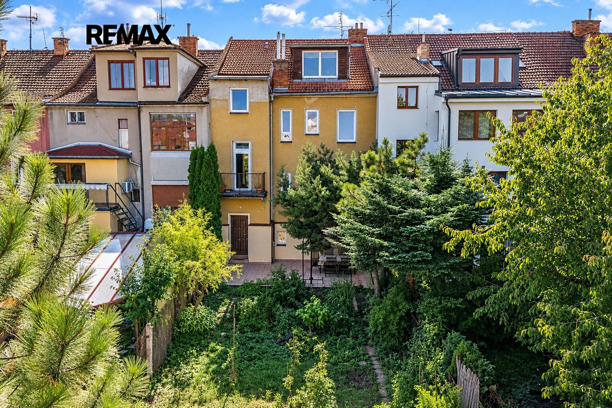 Prodej vícegeneračního domu 284 m², pozemek 375 m² – fotografie 2