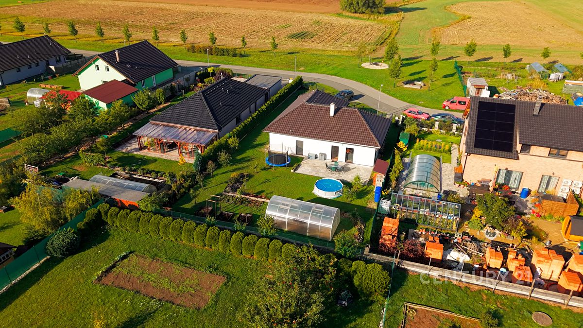 Prodej rodinného domu 99 m², pozemek 822 m² – fotografie 2