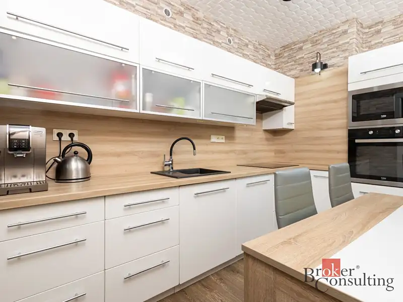 Pronájem bytu 3+1 62 m², Bruntál – náhled fotky 2