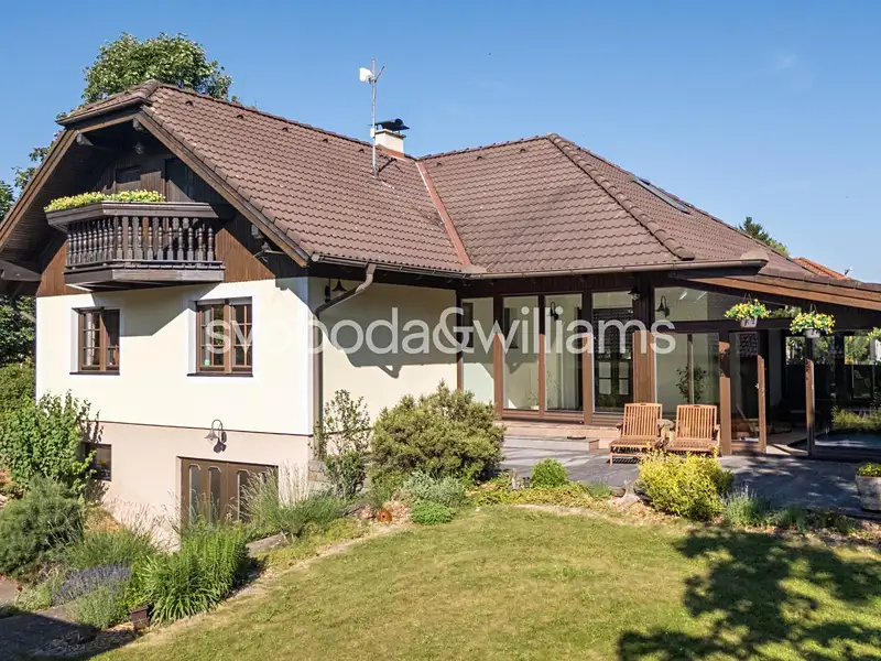 Prodej rodinného domu 492 m², pozemek 3141 m², Košice – náhled fotky 1