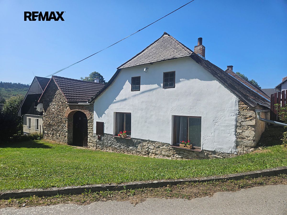 Prodej rodinného domu 158 m², pozemek 667 m² – fotografie 2
