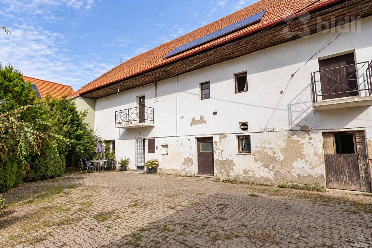 Prodej rodinného domu 185 m², pozemek 1805 m²