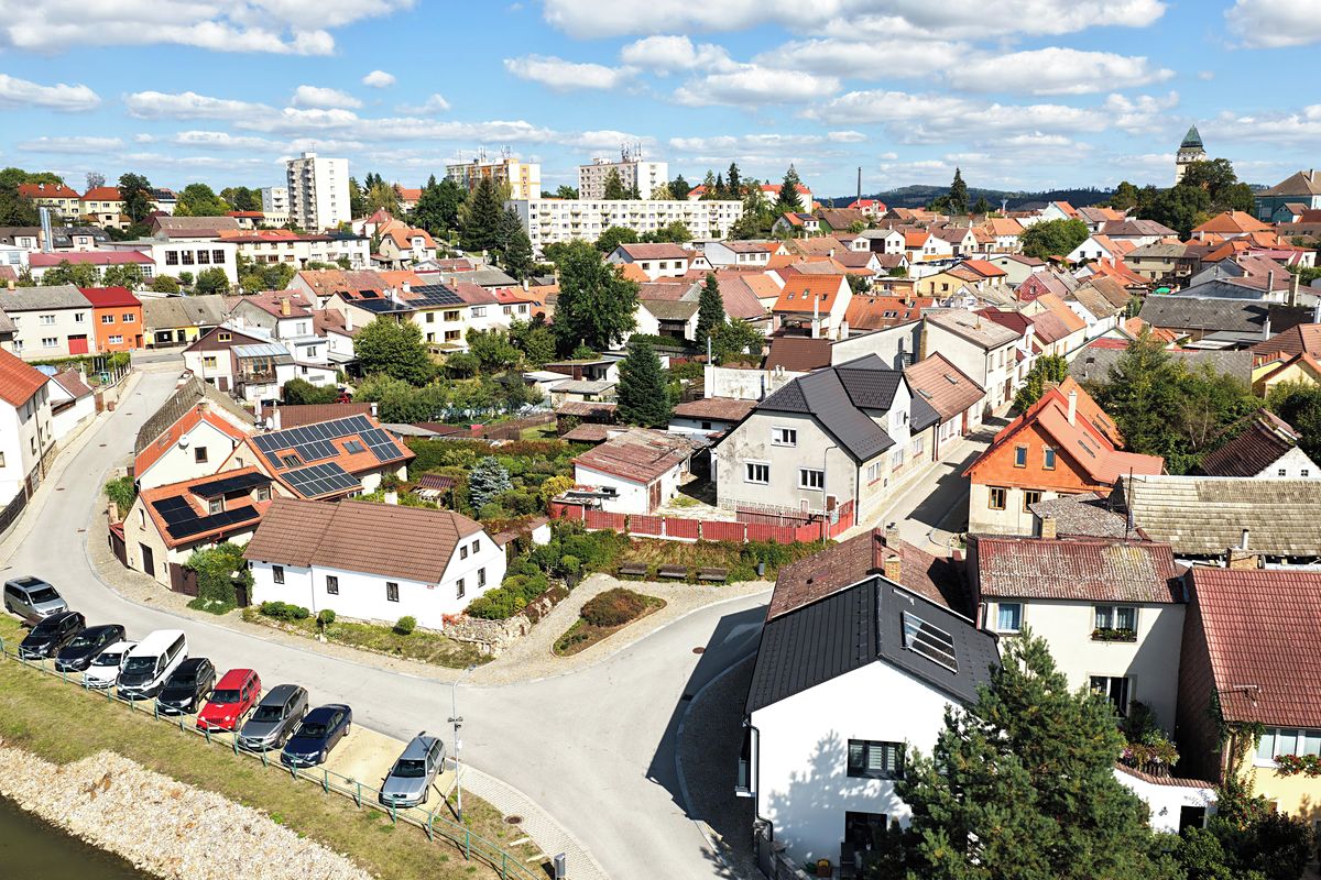 Prodej rodinného domu 125 m², pozemek 377 m² – fotografie 2