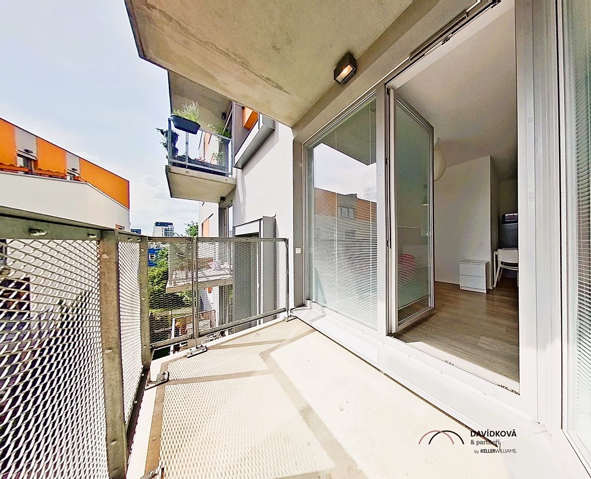 Pronájem bytu 1+kk 38 m² – fotografie 3