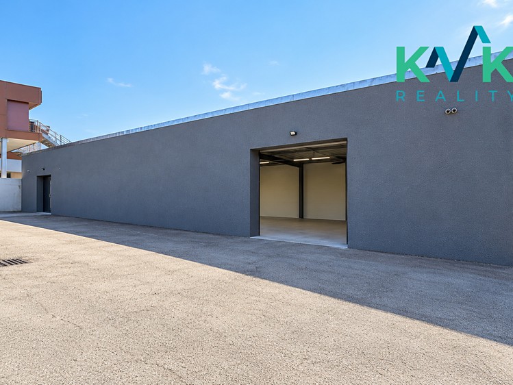 Gewerbefläche zur Miete, 450 m² (2 von 8)