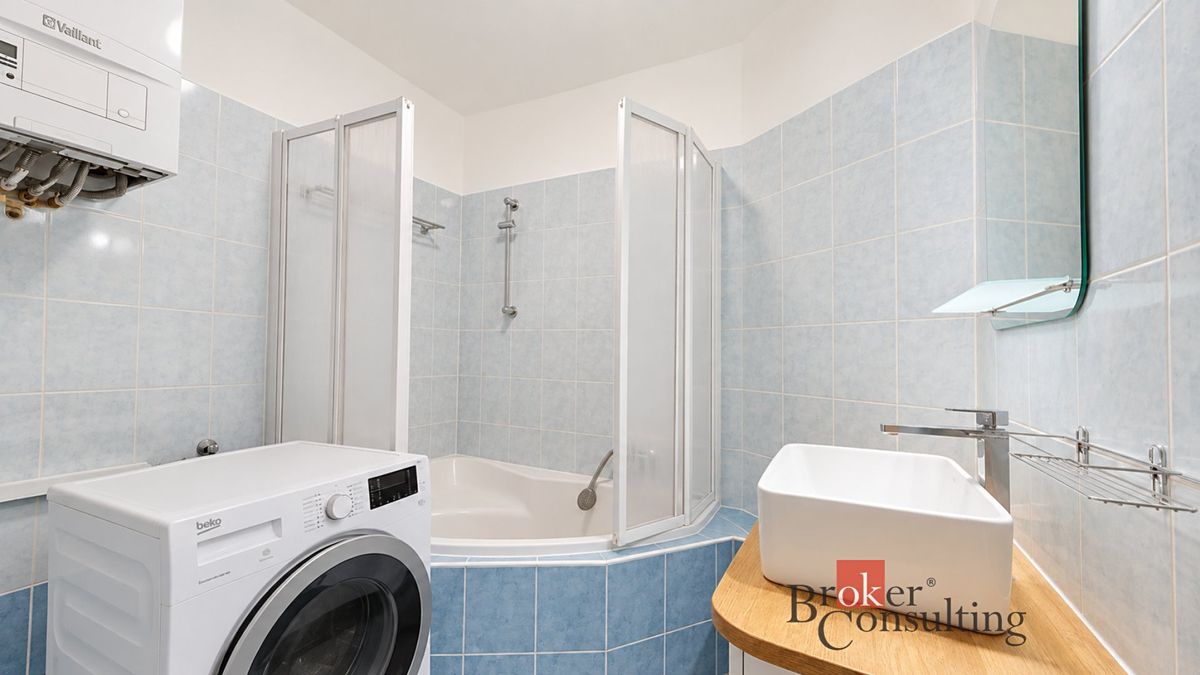 Pronájem bytu 2+1 72 m² – fotografie 3