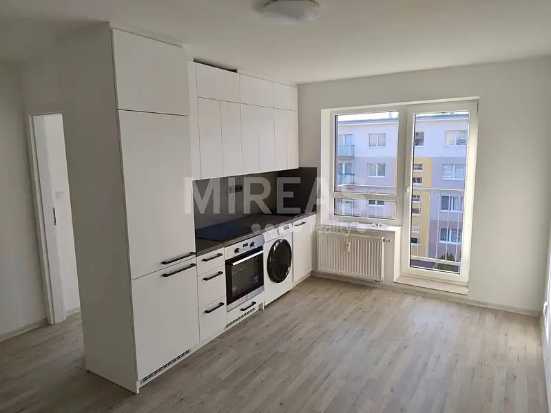 Pronájem bytu 2+kk 32 m², Milovice – náhled fotky 2