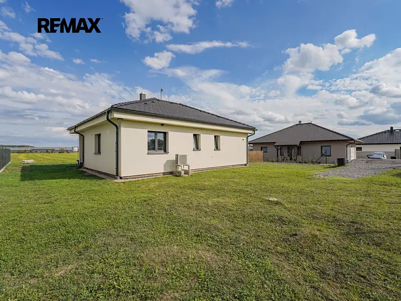 Prodej rodinného domu 87 m², pozemek 905 m², Úherce – náhled fotky 1