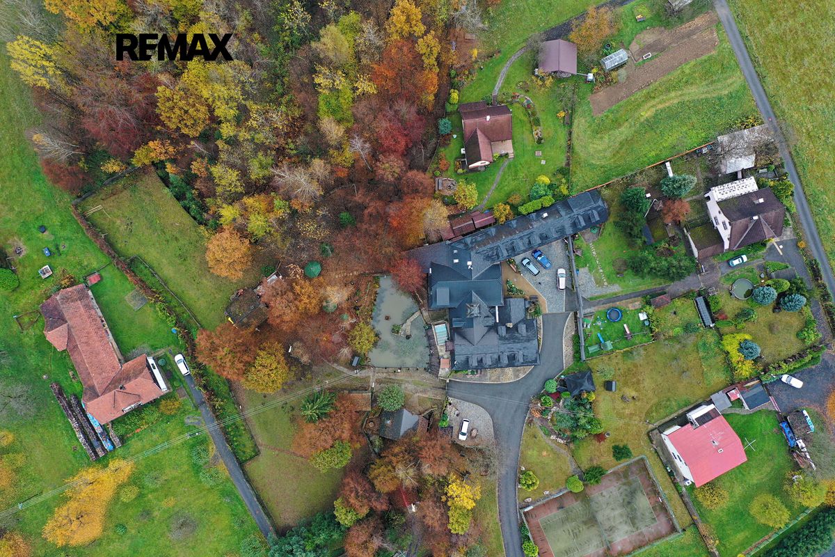 Prodej rodinného domu 690 m², pozemek 3244 m² – fotografie 2
