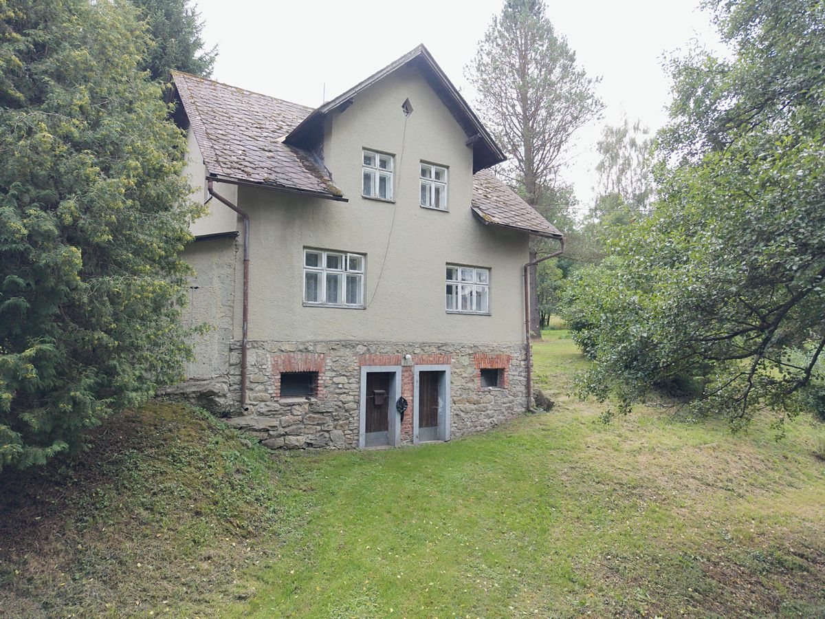 Prodej rodinného domu 121 m², pozemek 10772 m²
