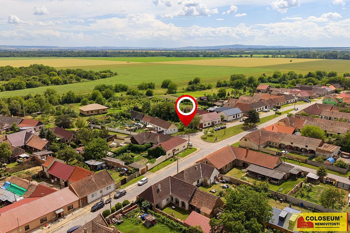 Prodej stavebního pozemku 951 m² – fotografie 2