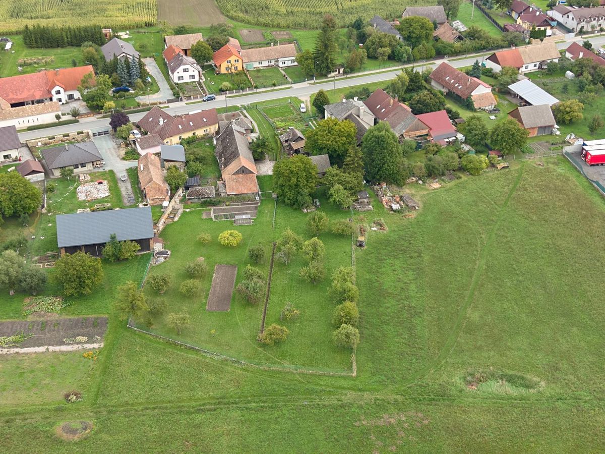Prodej stavebního pozemku 2423 m² – fotografie 2
