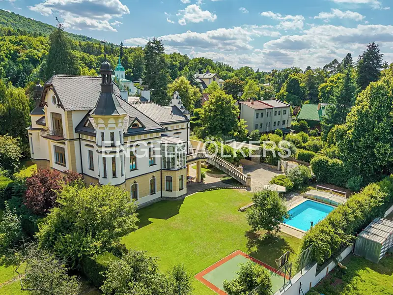 Prodej rodinného domu 581 m², pozemek 2105 m², Dobřichovice – náhled fotky 1