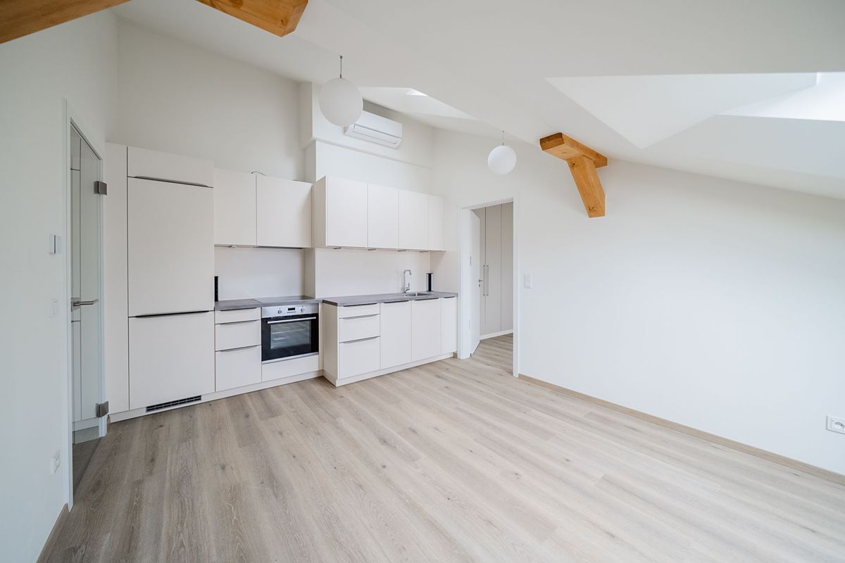 Pronájem bytu 2+kk 43 m²