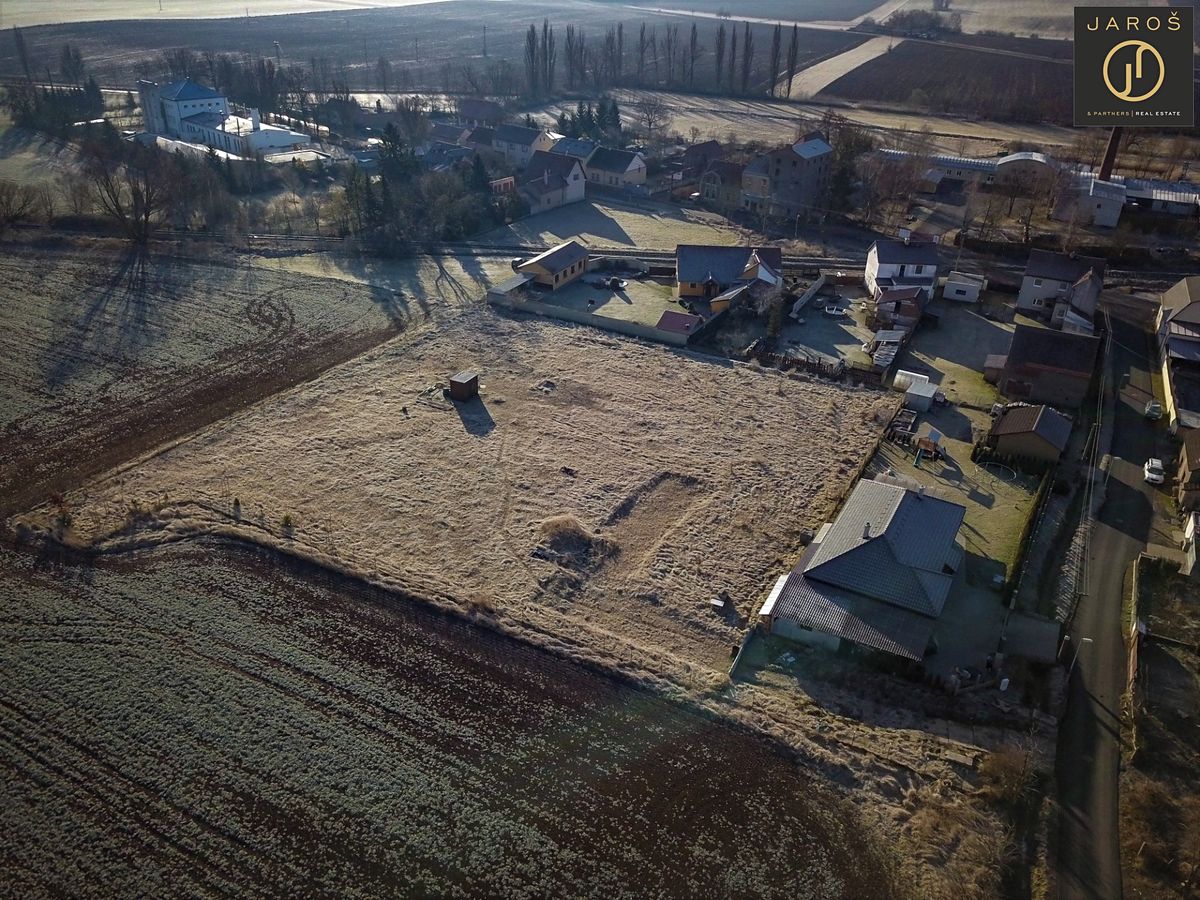 Prodej stavebního pozemku 1326 m² – fotografie 2