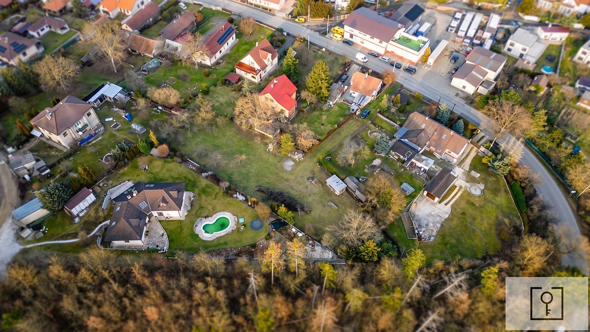 Prodej stavebního pozemku 1748 m² – fotografie 5