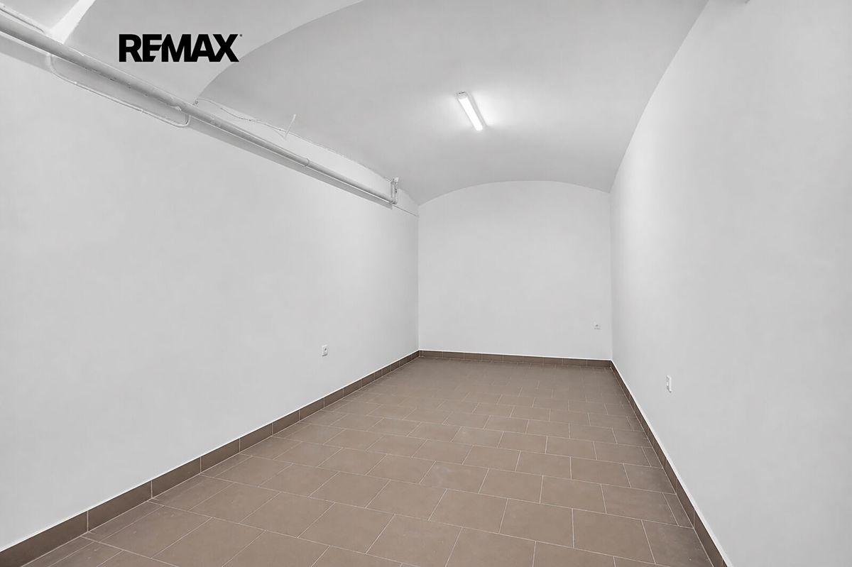 Pronájem obchodního prostoru 78 m² – fotografie 2