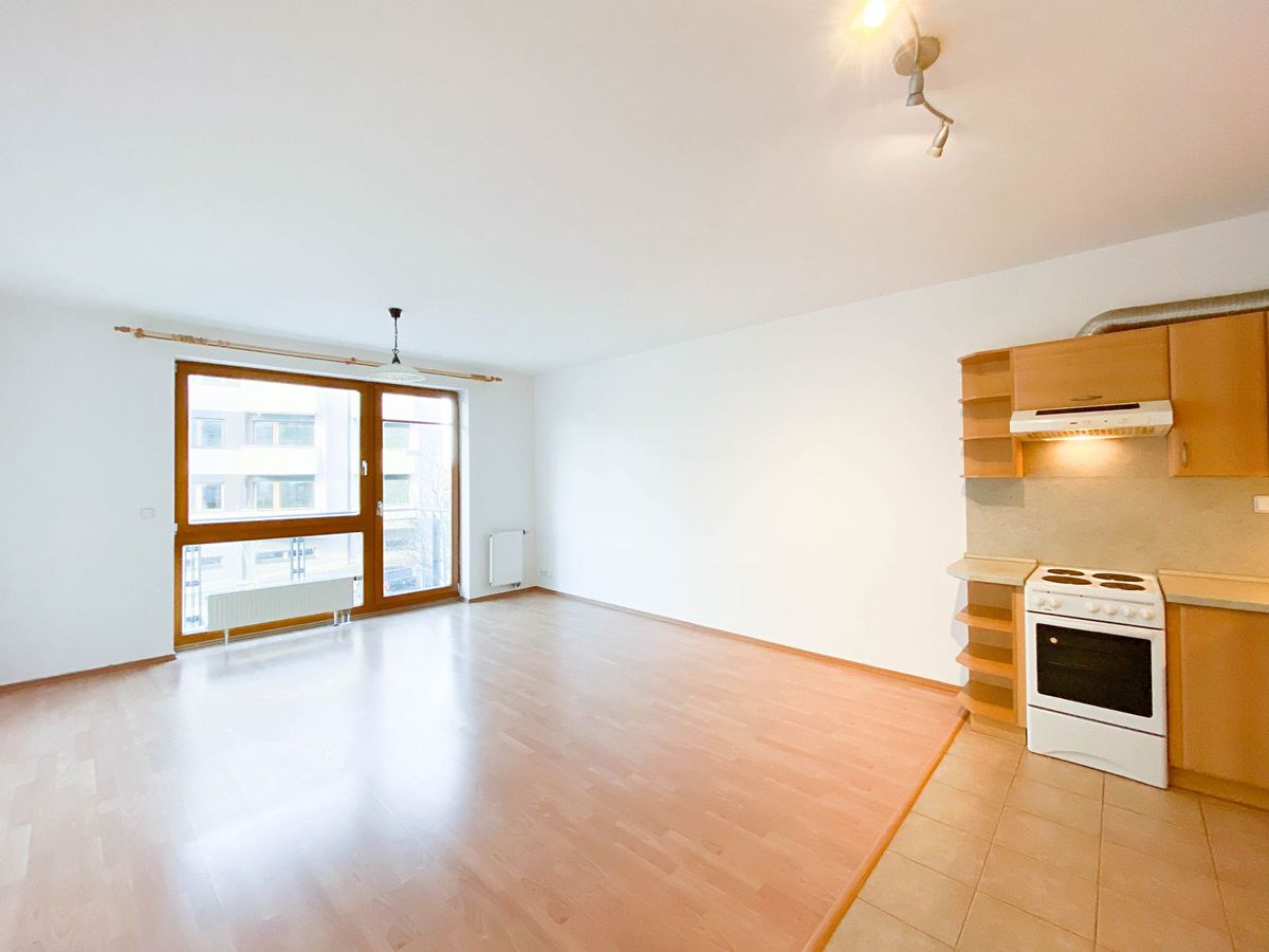 Pronájem bytu 1+kk 38 m² – fotografie 2