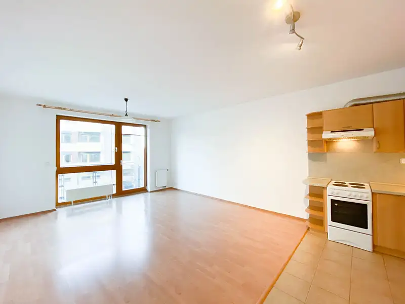 Pronájem bytu 1+kk 38 m², Praha – náhled fotky 2