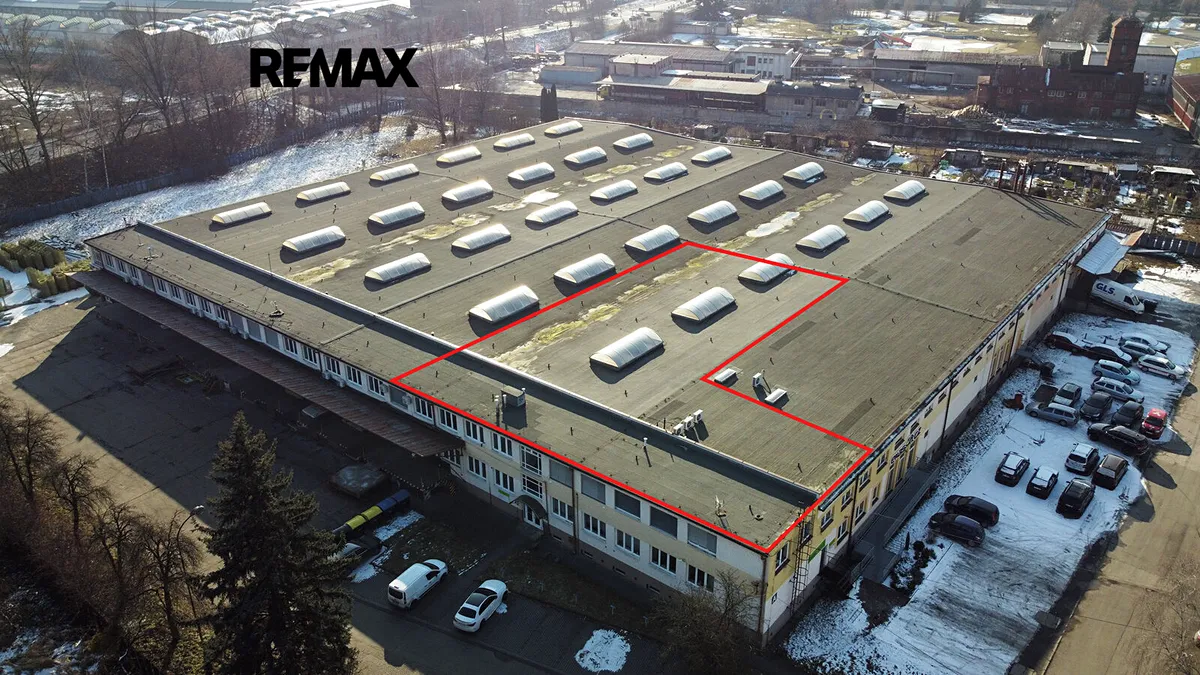 Pronájem skladového prostoru 990 m²