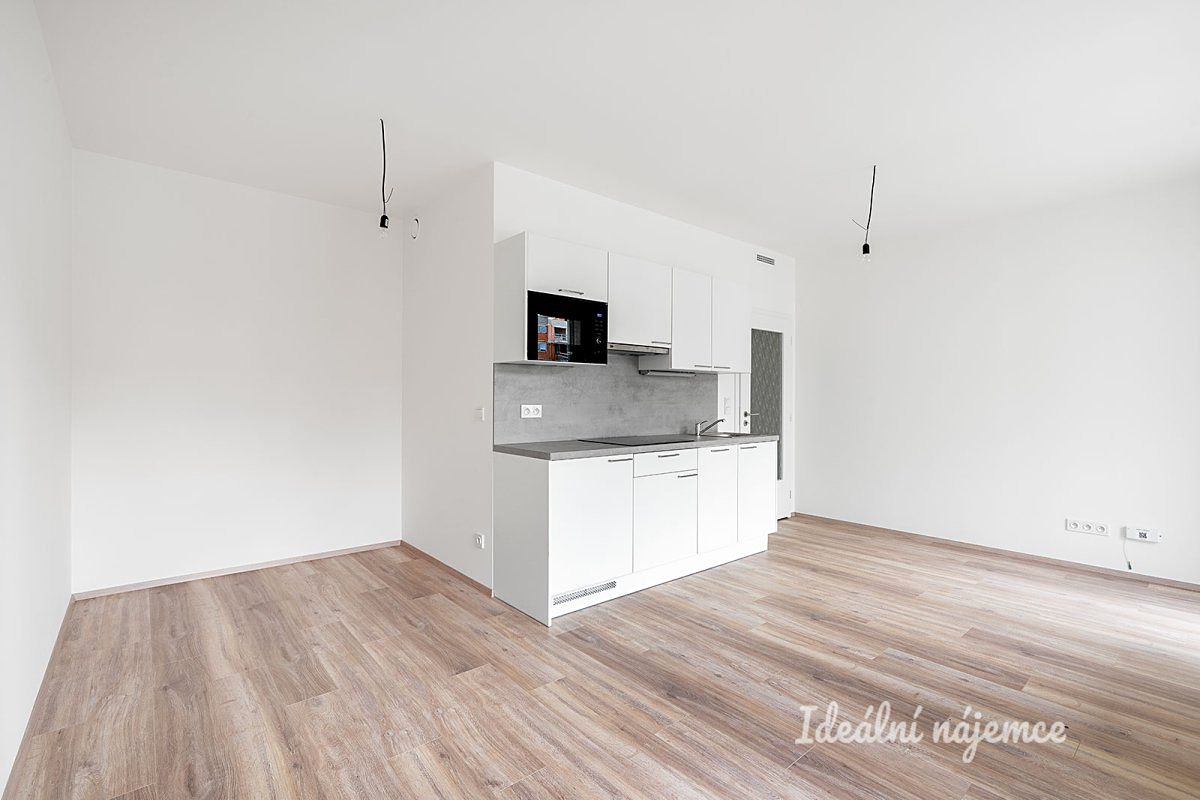 Pronájem bytu 1+kk 32 m²