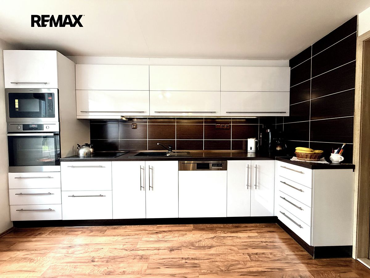Prodej vícegeneračního domu 240 m², pozemek 1494 m² – fotografie 4