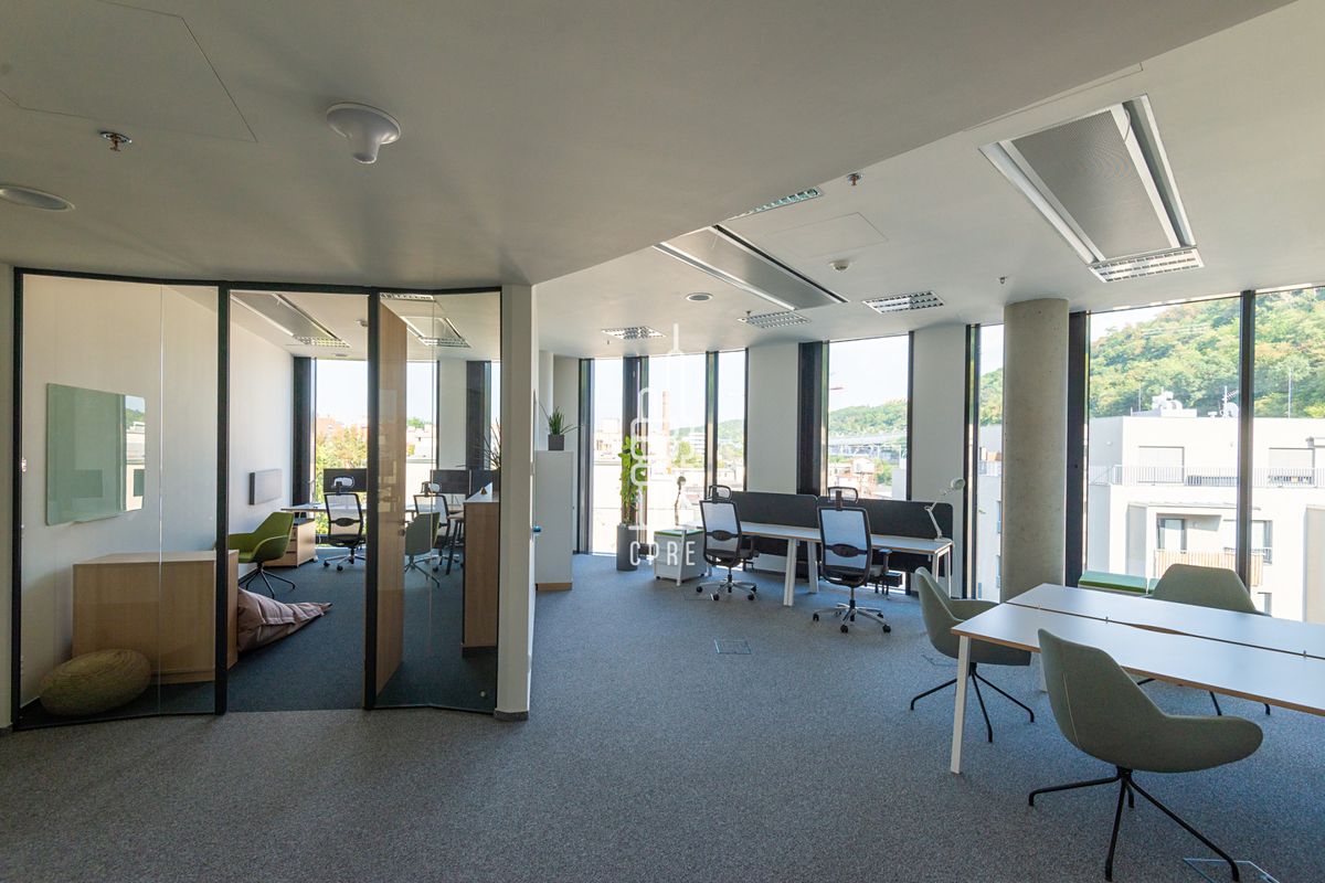 Pronájem kanceláře 374 m² – fotografie 4