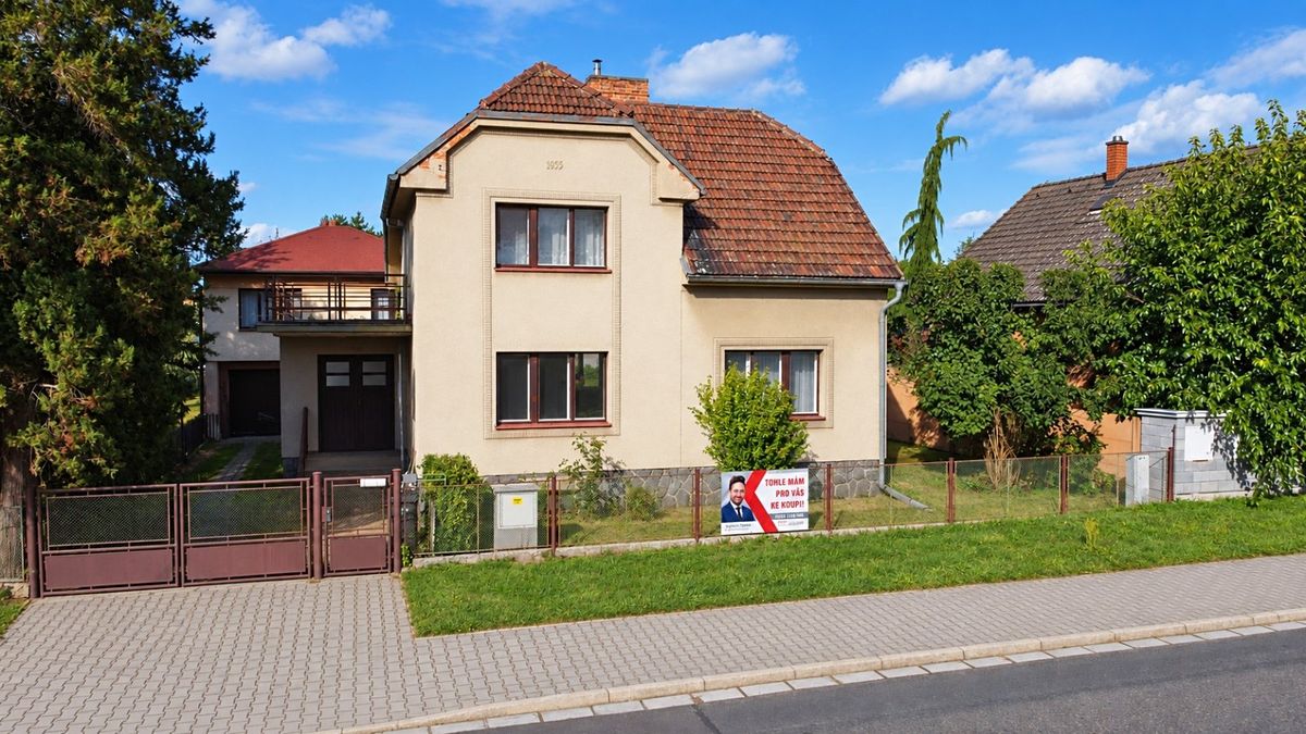 Prodej rodinného domu 258 m², pozemek 888 m² – fotografie 2
