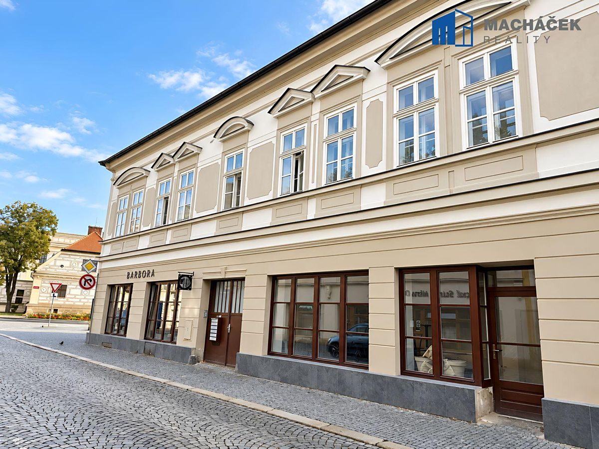 Pronájem obchodního prostoru 77 m²