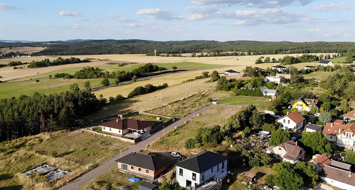 Prodej stavebního pozemku 892 m² – fotografie 2