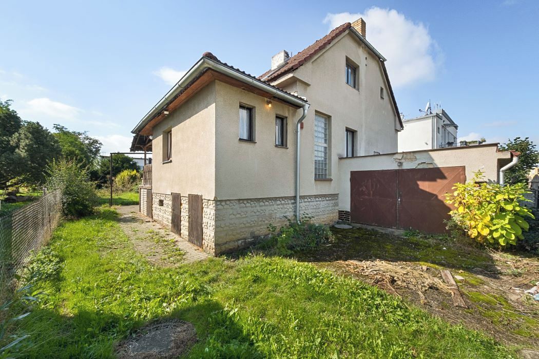 Prodej rodinného domu 196 m², pozemek 839 m² – fotografie 2